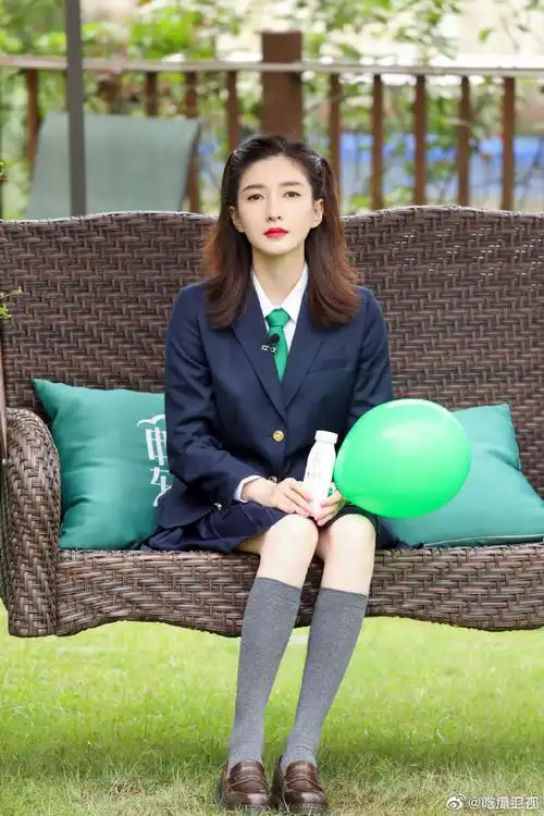 江疏影学妹制服#《青春环游记》江疏影学妹制服路透,真就十八岁 ??