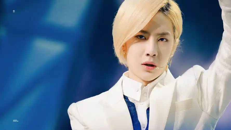 141231 东方卫视跨年盛典 @uniq-王一博 冷艳白牡丹 cr:logo