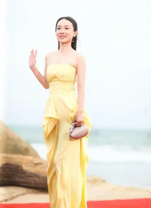 霍思燕胖得匀称穿抹胸裙尽显玲珑曲线身材辣妈堆少见