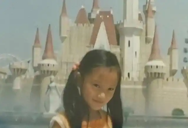 组图:粉丝会晒李小璐高清童年照庆六一 乍一看好像甜馨