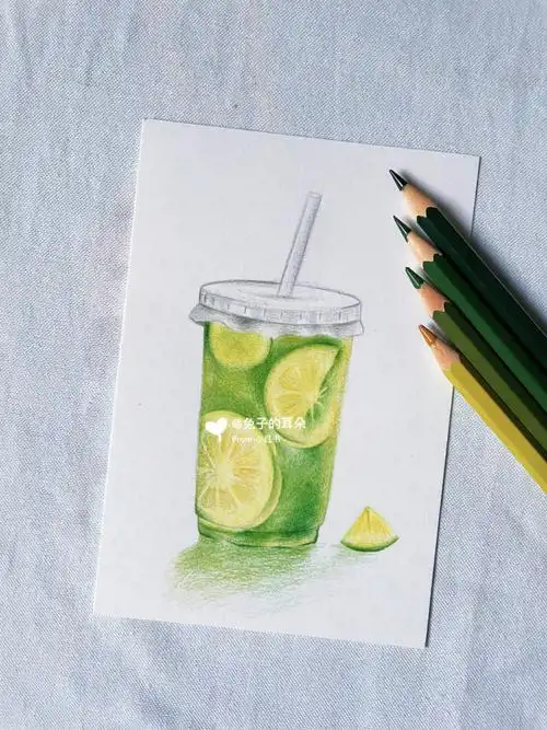 彩铅画入秋第一杯奶茶