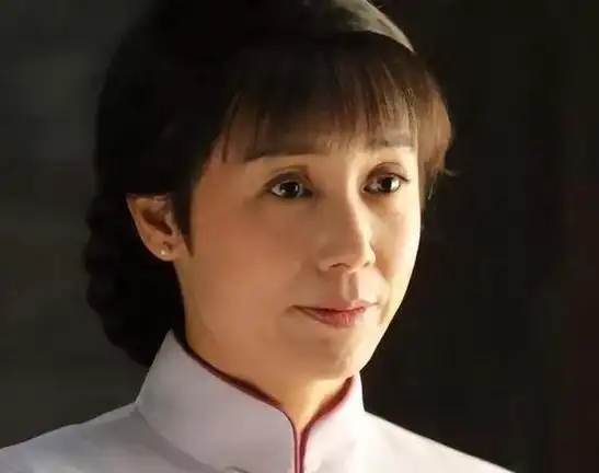 48岁胡可饰演的王素芳,给强行扮青的中老年女演员上了一课