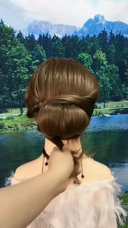 适合穿旗袍扎的发型来了,穿旗袍这样扎,气质满满的