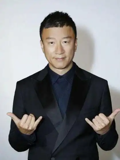 相信很多网友对他都非常熟悉,孙红雷出道已经很多年了,年轻的时候也是