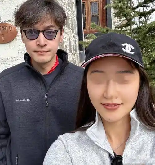 31岁胡歌老婆黄曦宁近照曝光,与胡歌在西藏被偶遇,依旧像个助理_网友_