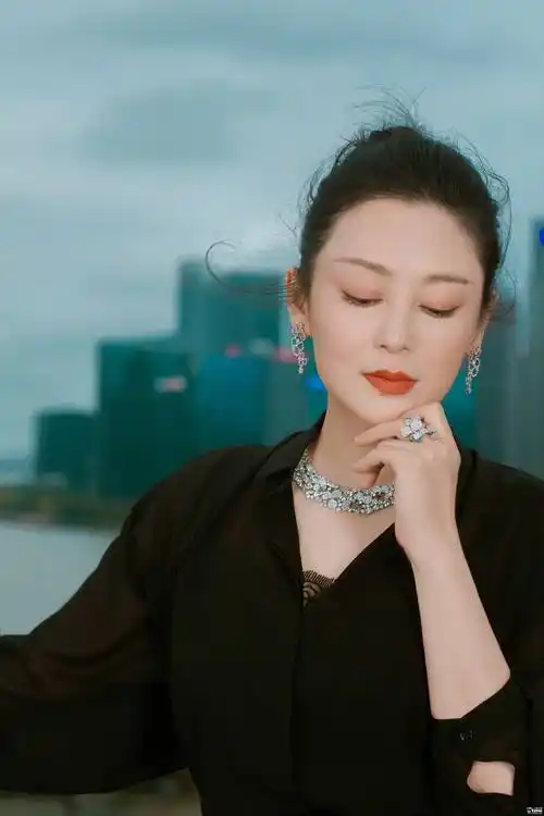 50岁的陈红这气质也太好了吧