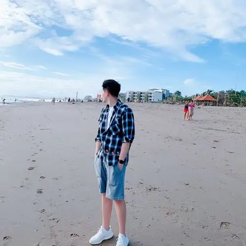 阿黎原创/ 海边男头