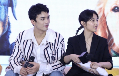 磊枫cp好甜养成系身高差集齐了重点是吴磊看张子枫的眼神