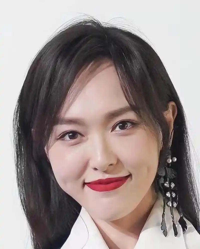 女明星怼脸图最直接了,年轻真好脸小真好!