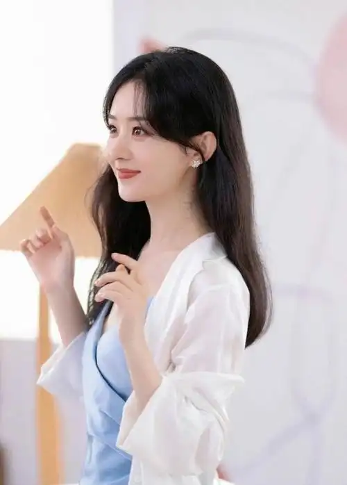 3年过去,再看和冯绍峰分开的赵丽颖,才知道什么叫随性与洒脱