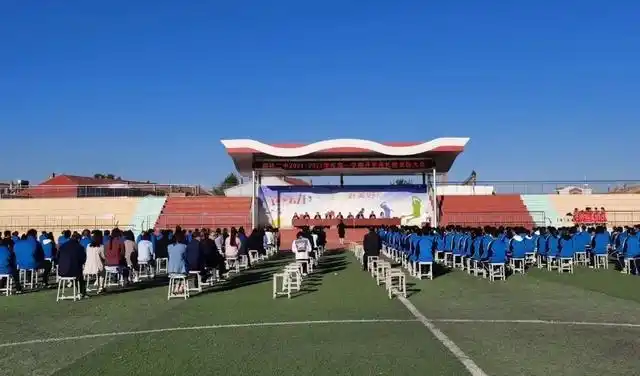 和林二中举行2021-2022年度开学典礼暨庆祝教师节表彰会