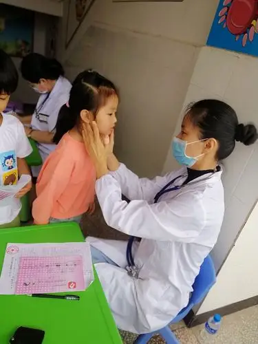 总园小四班年度体检——开心体检,健康成长!