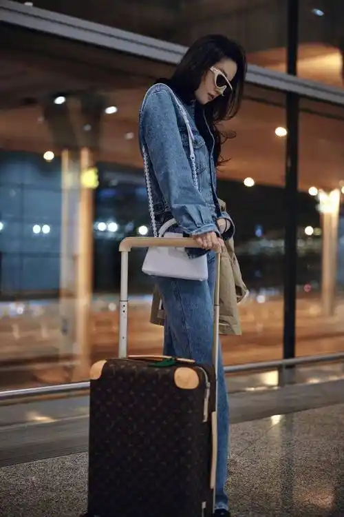 刘亦菲现身机场,打扮清爽靓丽,白嫩肌肤无敌美艳_认可_影视剧_女明星