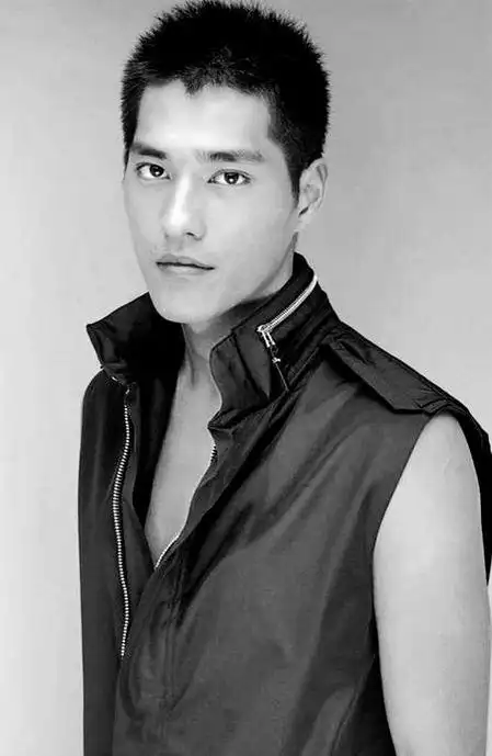 蓝正龙暗讽周渝民昔日夺爱人徐熙媛(组图)