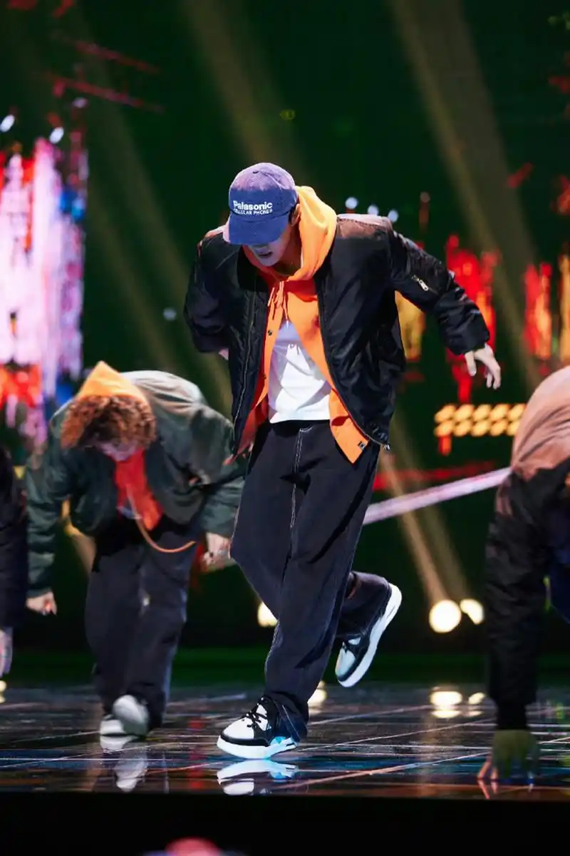 王一博的腰该怎么形容呢?