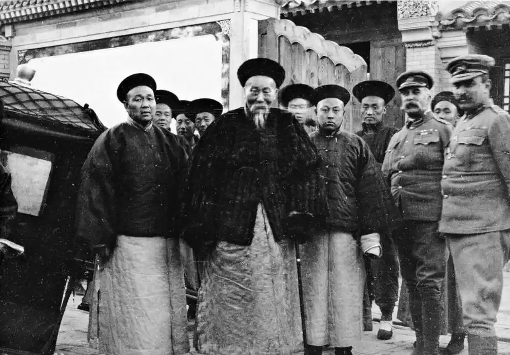 《辛丑条约》签订现场,李鸿章笔锋一转签下肃字,其中暗藏玄机!