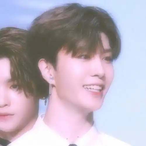 justin黄明昊男爱豆头像范丞丞赞评论更多