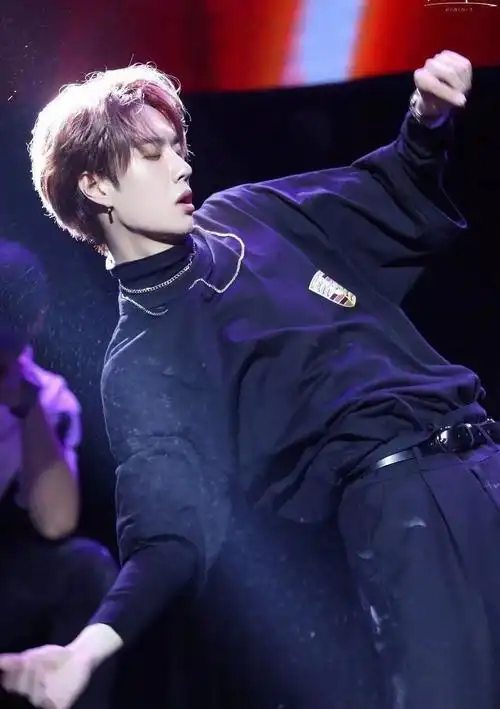 原创王一博罕见14岁清晰照又白又奶还未箍牙力破整容传闻