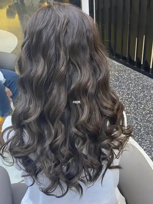 中长发女生不能错过的烫发发型慵懒蓬松的法式烫发可甜美温柔显得很