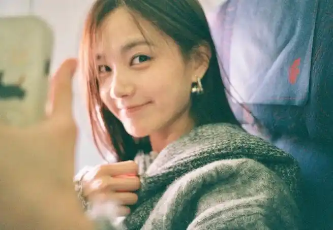 李一桐素颜营业图##李一桐下次发自拍是四年后