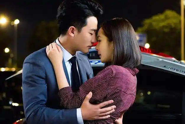 借着拍戏之名强行"揩油",娱乐圈"灯下黑"不止于此|杨幂|张翰|黄轩