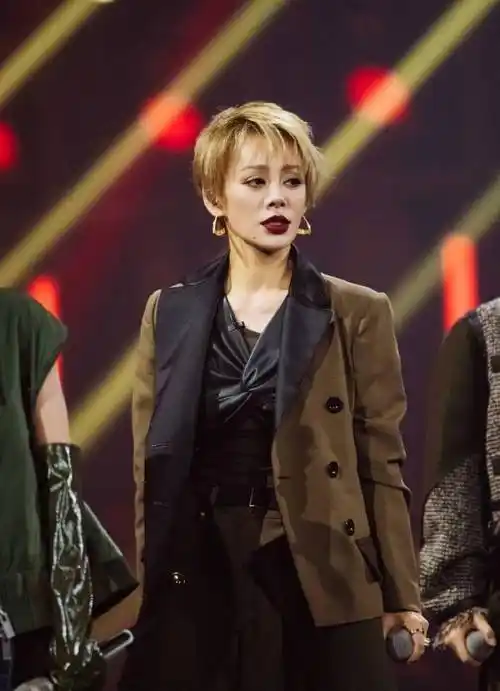 万茜反超成第一,宁静超李斯丹妮排第三_阿朵_蓝盈莹_孟佳