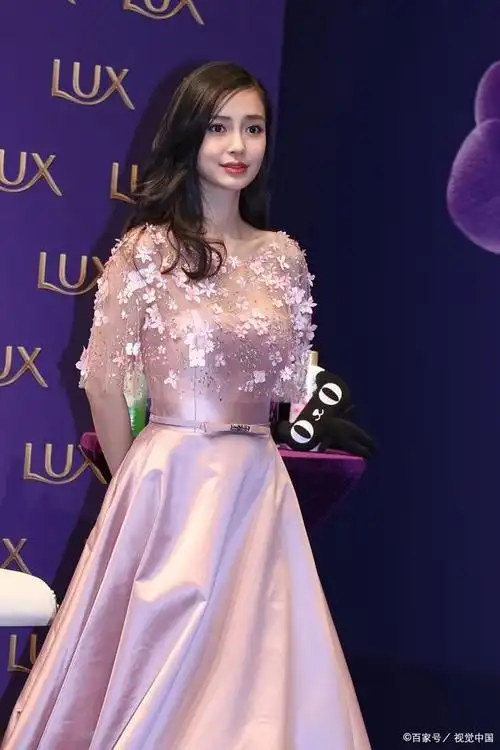 angelababy翻车,众多黑历史被扒,短信内容露骨,要亲陈伟霆那个