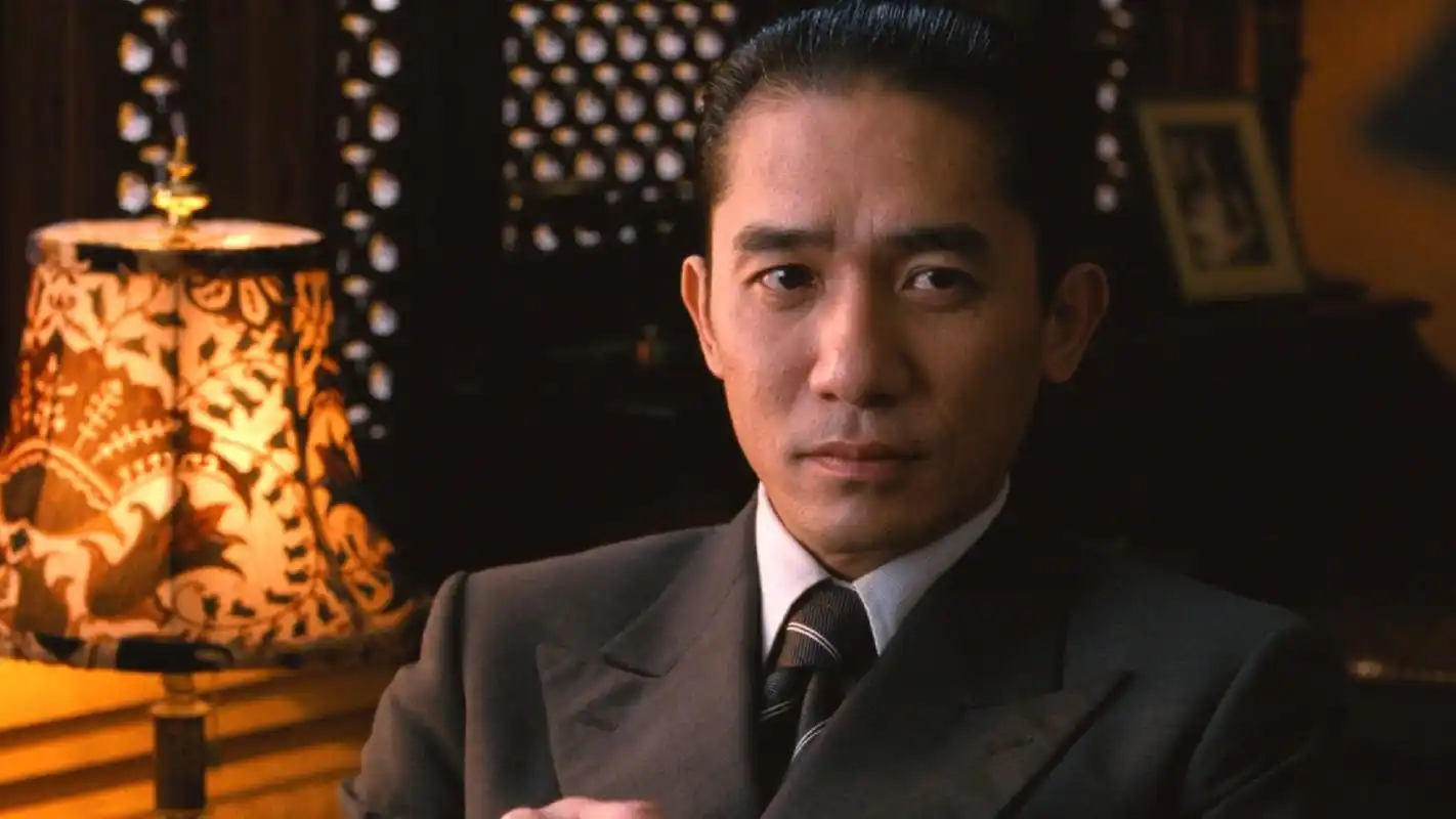 最喜欢梁朝伟了,特别渴望有机会能与他合作拍电影.