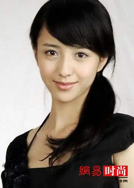 佟丽娅最新学生照曝光 确认过眼神没整过