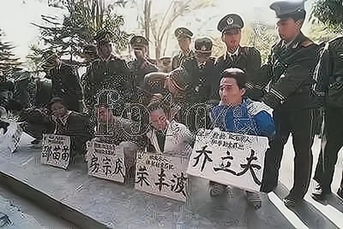 1995年,东莞郊外刑场,即将被处决的"散打冠军"乔立夫,临刑前一张罕见