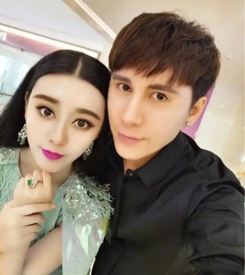 以翻版范冰冰出名的演员何承熹和同样是演员的于小泉结婚生子,后面