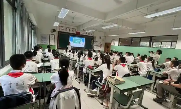 防止校园欺凌 锦官驿司法所走进成都七中育才中学水井坊校区