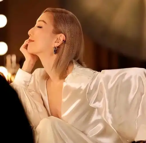 郑秀文,破碎过!却亲手重塑自己!