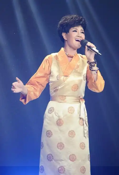 降央卓玛 金色的诱惑【高清大图】