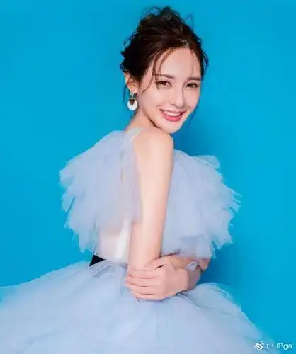 有一位马来西亚著名女明星,叫做黄诗棋,很多人可能不认识她,也没听过