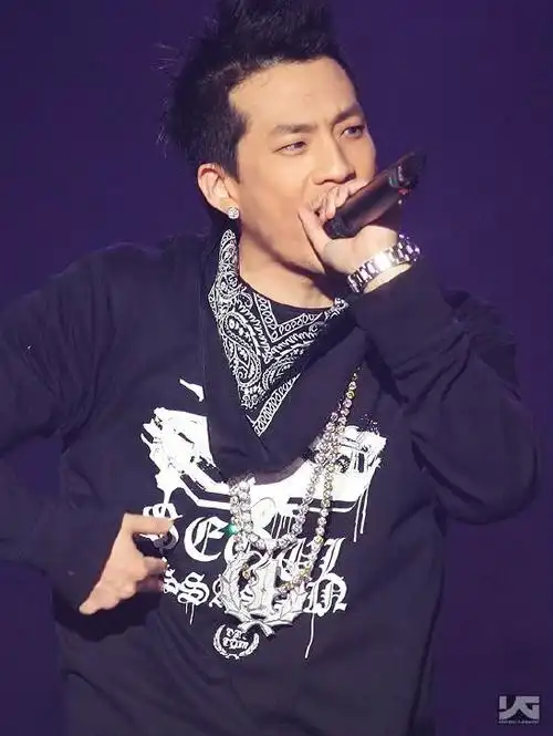 p>teddy,本名朴洪俊(         ),1978年9月14日出生于韩国,韩国歌手