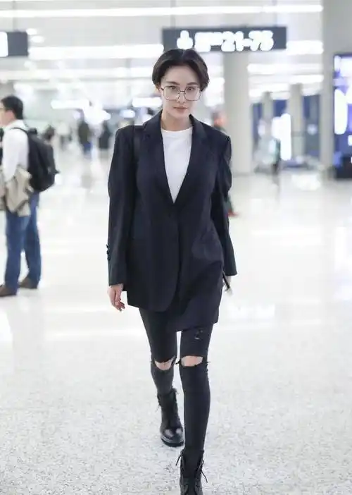 张馨予婚前婚后两模样,婚前是时尚御姐,婚后像极了水蜜桃_黑色_白色