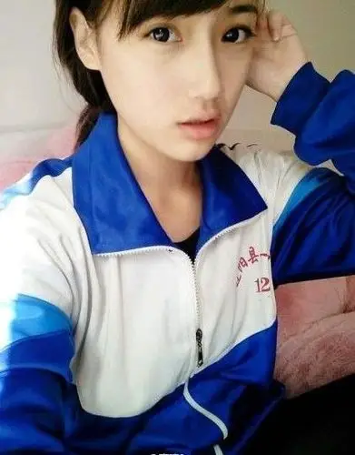 组图:最美校服女生清纯指数高
