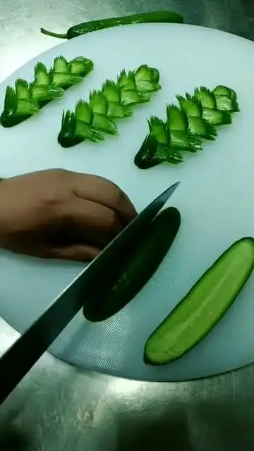 小黄瓜切盘,成品特别好看,上桌必备摆盘!