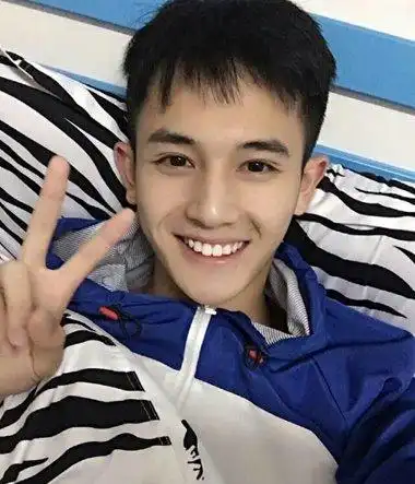 初中男生头发怎么好看剪 初中男生什么头发好看