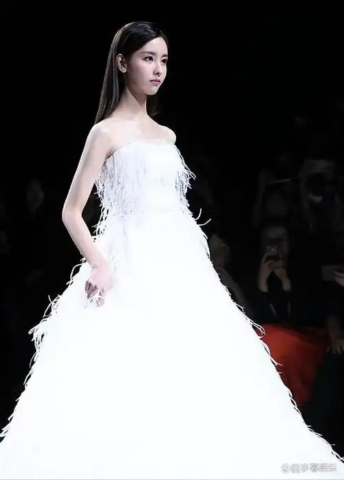 明星跨界走秀男星们这场跨界模特秀谁压住了造型