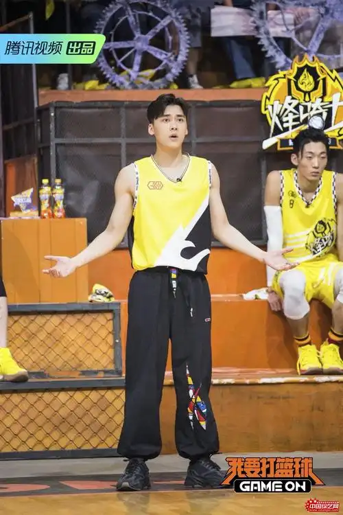 《我要打篮球》半决赛拼爆手感李易峰邓伦穿球衣实力应援!