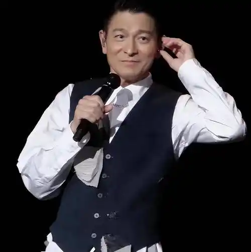 刘德华演唱会险酿事故!看到粉丝反应才知道,他早年说的话成真了