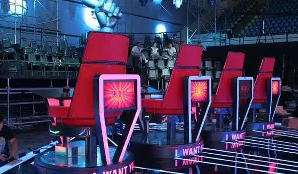 中国好声音走到第10年今年搬来了8位导师和8把转椅