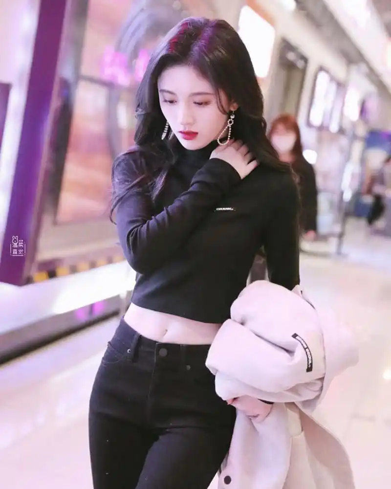 鞠婧祎街拍,觉着酷的请点赞! 676767#鞠婧祎