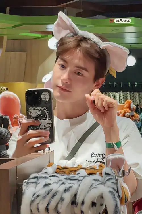 马天宇超话#马天宇我独自旅行#这段视频太可爱了好喜欢～截图修了几张