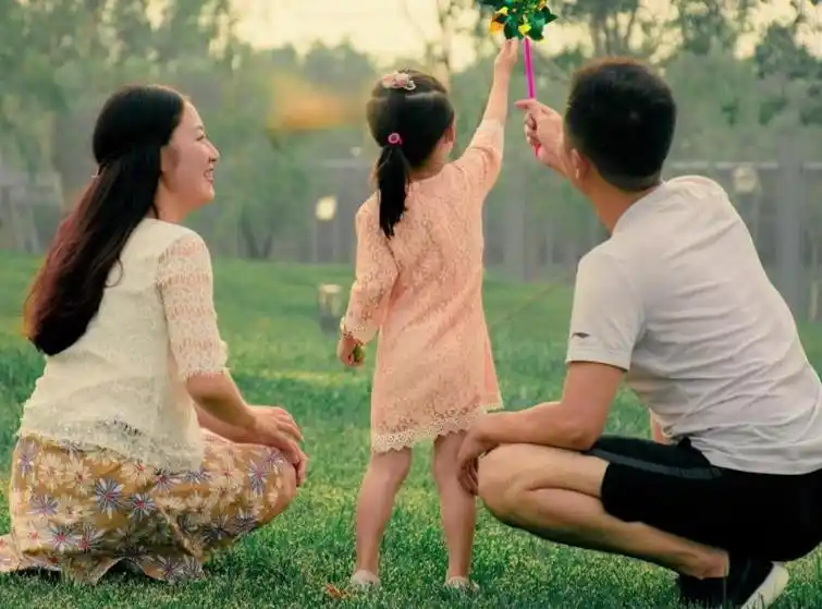 一家三口晒幸福的句子有哪些