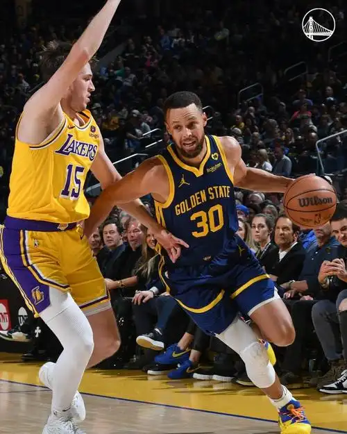 造历史第一神迹库里2罚328迎里程碑交易截止日后得分联盟第一