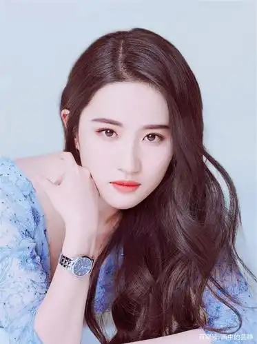 "神仙姐姐"刘亦菲10年前旧照罕见曝光,扎双马尾穿吊带灵气十足