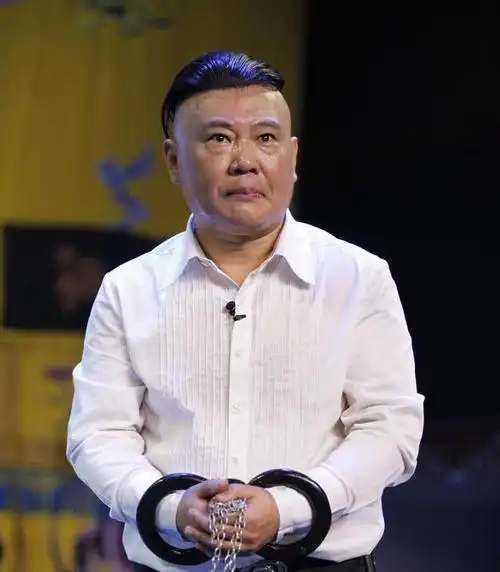 相声大师郭德纲的新发型亮了看清他这新发型网友纷纷不淡定了